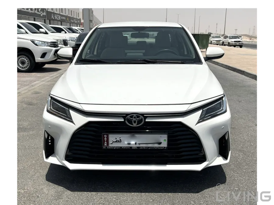 Toyota Yaris Standard 2024 V4