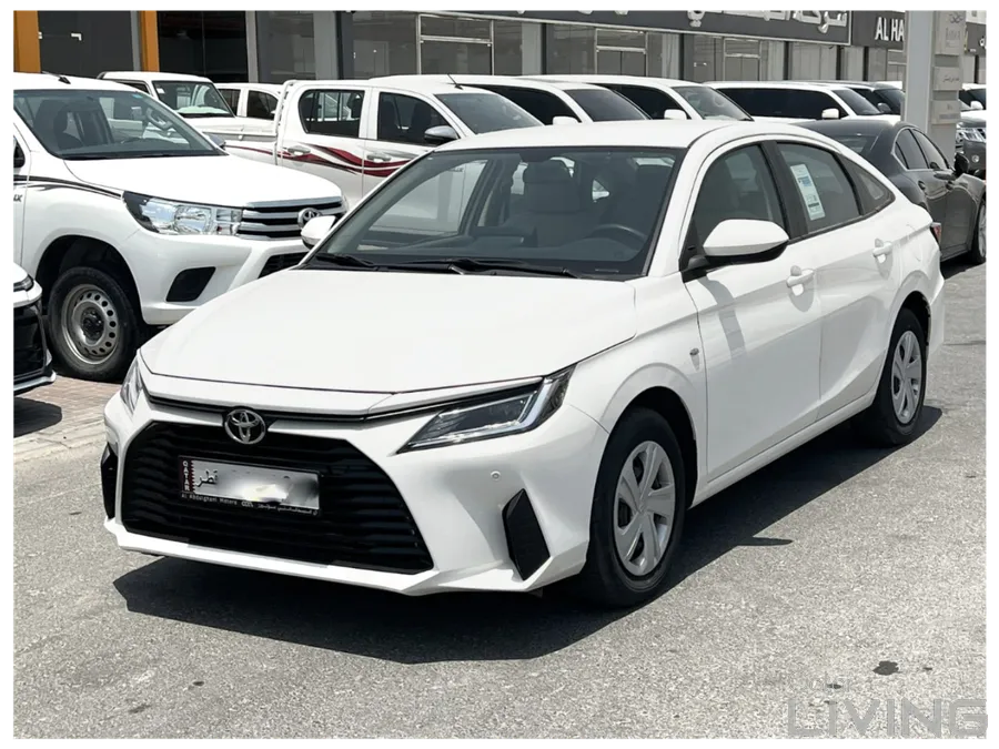 Toyota Yaris Standard 2024 V4