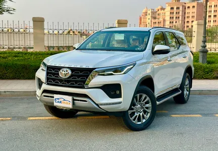 Toyota Fortuner SR5 2024