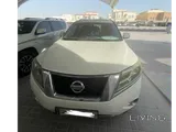 Urgent Sell Nissan Pathfinder ( Estamara -1 year valid)