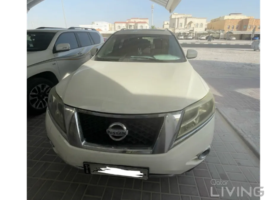 Urgent Sell Nissan Pathfinder ( Estamara -1 year valid)