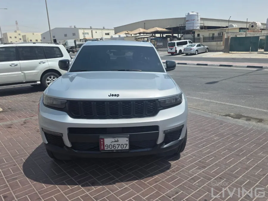 Very Clean, Low Milage Grand Cherokee with warranty and service package for sale