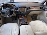 Volkswagen Touareg V6 (3.6L) Mid Option