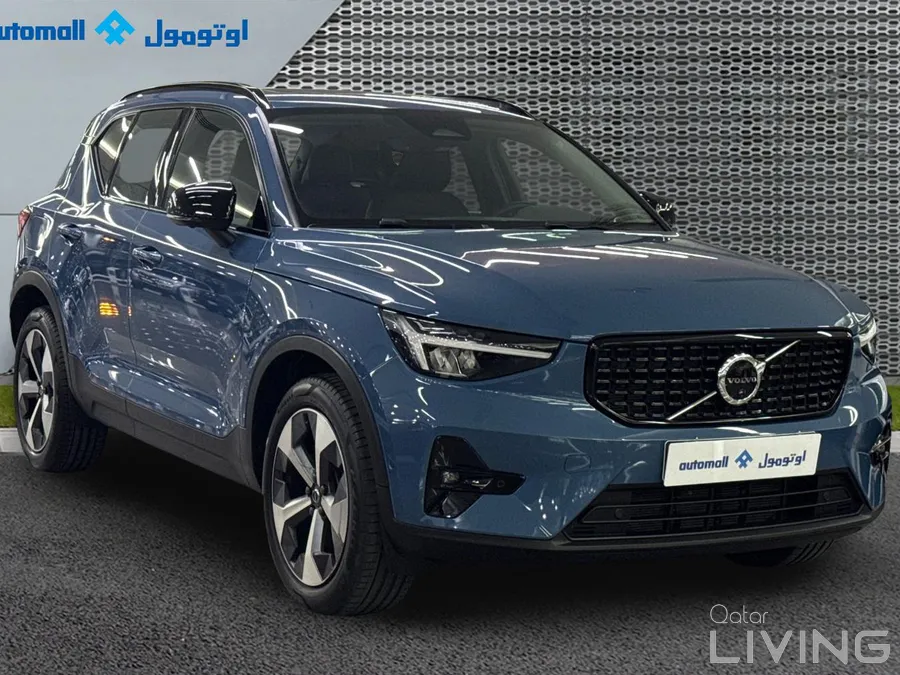 2023 Volvo Xc40 B4 Ultimate Dark Theme