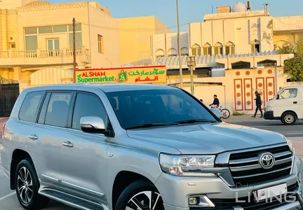 Toyota Land Cruiser VXR Grand Touring S 2017
