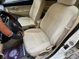 White Toyota Yaris – Smooth, Reliable, Family-Owned